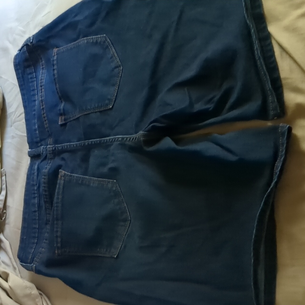 Croft&Barrow women's jean short - Picture 3 of 3